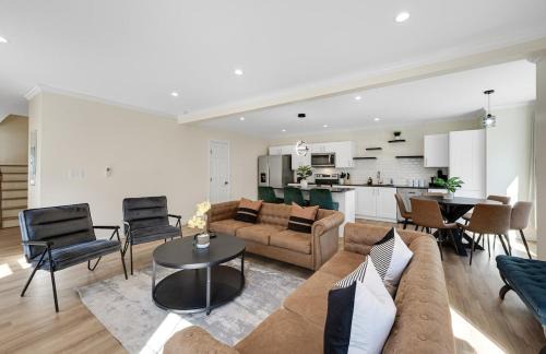 Elegant 2Story Bloomfield 3 Kings 2 Queens