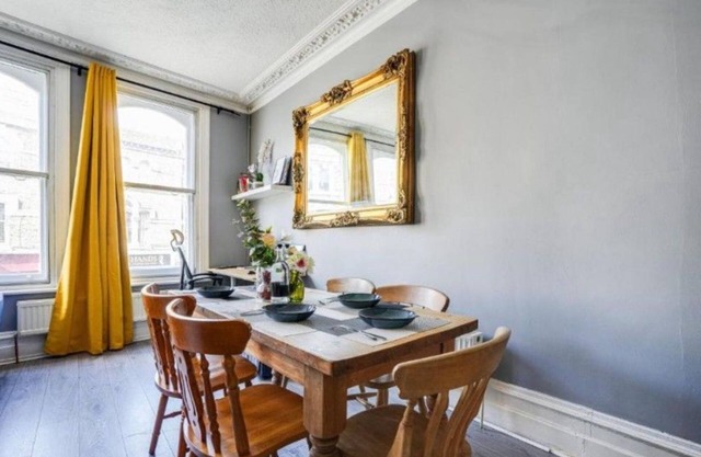 Elegant 3 Bedroom Fulham-Chelsea Home/Rooftop Terrace/Jacuzzi/Sleeps 8