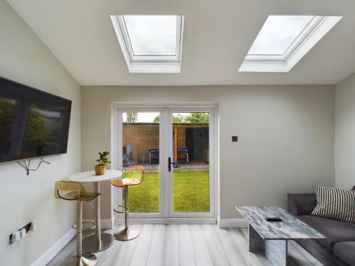 Elegant 3Bed Family Home in Chadwell Heath Pass the Keys