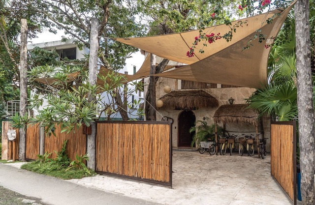 Elegant 4 bedroom Villa with Bikes Included and 120 Paces to a Beautiful Ocean
