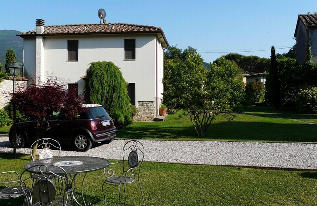 Elegant apartment in a villa near Lucca,A/C,WI-Fi, village walking distance,A