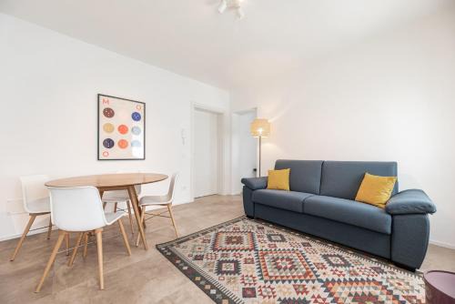 Elegant Apartment with Private Parking inside the Garden in central Padua