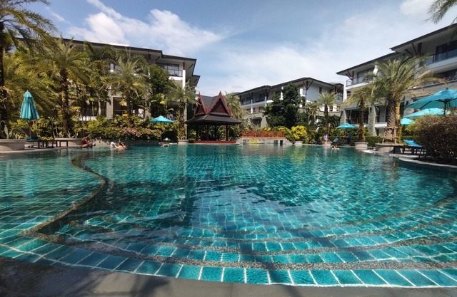 Elegant Beachfront Oasis: 235sqm Luxury Apartment at Pearl of Naithon