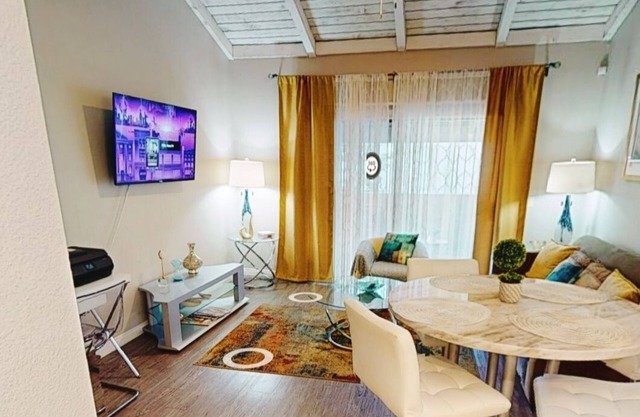 Elegant/business/retreat King bed/RokuTV/1br 1bath