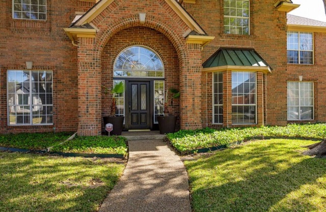 Elegant Executive Pool Retreat in Plano/FC Dallas, Toyota Stadium by HomeStayPros