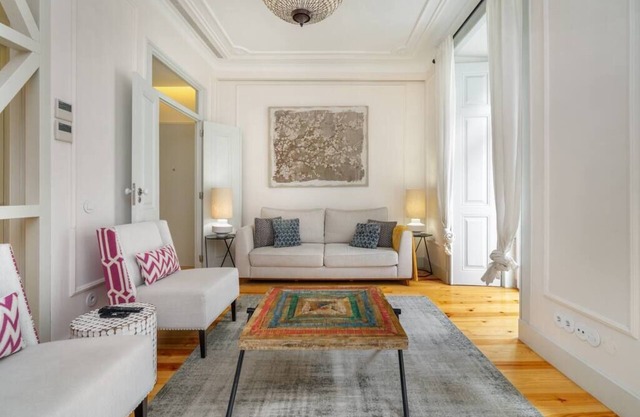 Elegant Flat in Prime Lisbon Location