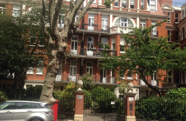 Elegant Gated Mansion Apartment Kensington Olympia - tube 5 mins walk Central