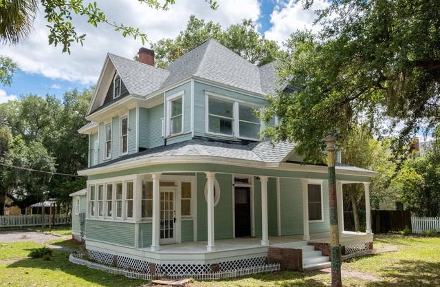 Elegant Historic VIlla with Guest Home~7BD~Near UF