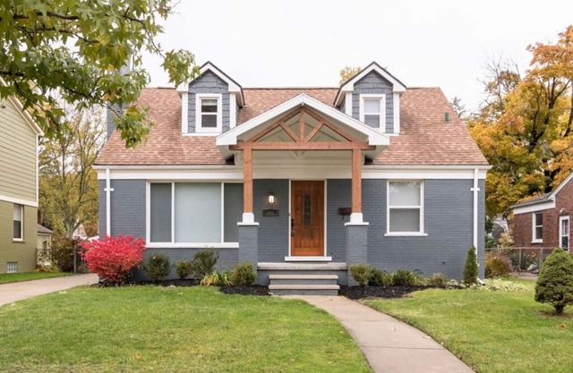 Elegant Large Home with Modern Amenities for 8 in N. Royal Oak near Birmingham!