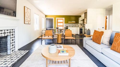 Elegant Long Beach Getaway - 2 Units & Patio