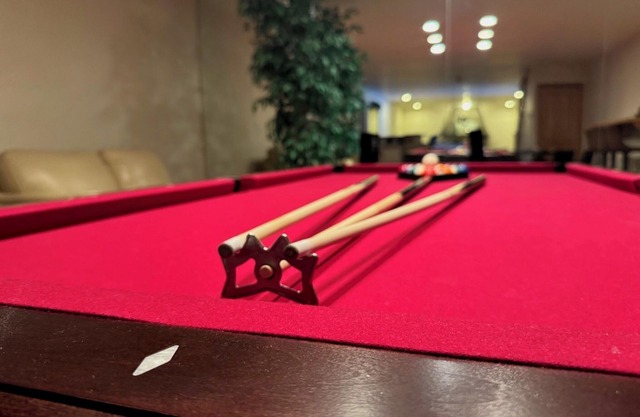 Elegant Manoir with Jacuzzi, Private Dock & Stunning Mont-Saint-Hilaire View