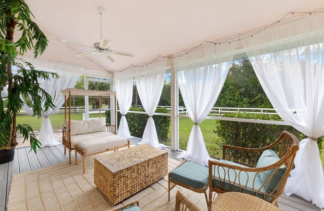 ELEGANT, PRIVATE, OLD SOUTH FLORIDA ESTATE, NEW SLEEPS 18 TO 20 LARGE FAMILIES,