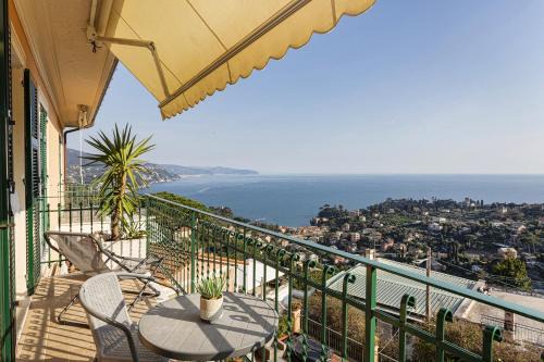 Elegant sea view apartment by Wonderful Italy