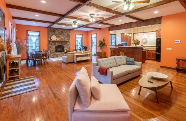 Elegant Smoky Mountains Retreat