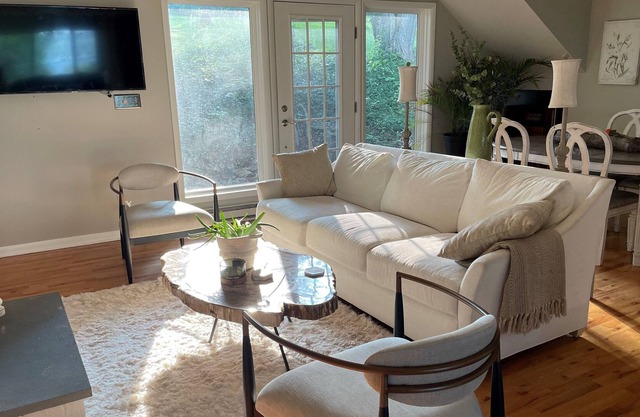 Elegant/Spacious home overlooking the lake