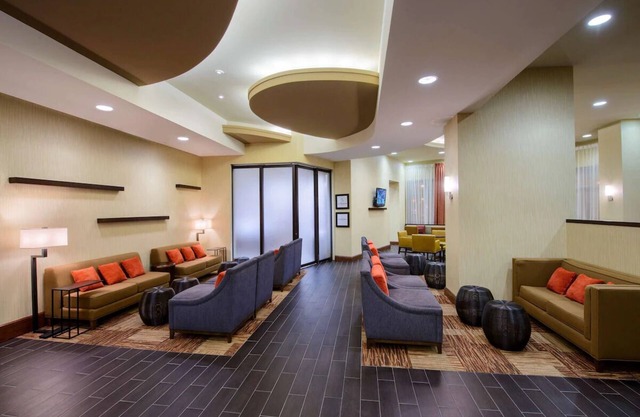 Elegant Stay: Steps From Capital One Arena & National Mall! On-site Bar