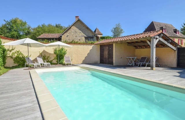 Elegant Villa in Saint-Médard