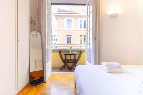 Elegantis Solinda Suite Apartment with Private Terrace - Steps from Metro, Tram & Bus to Rome's Historic Center