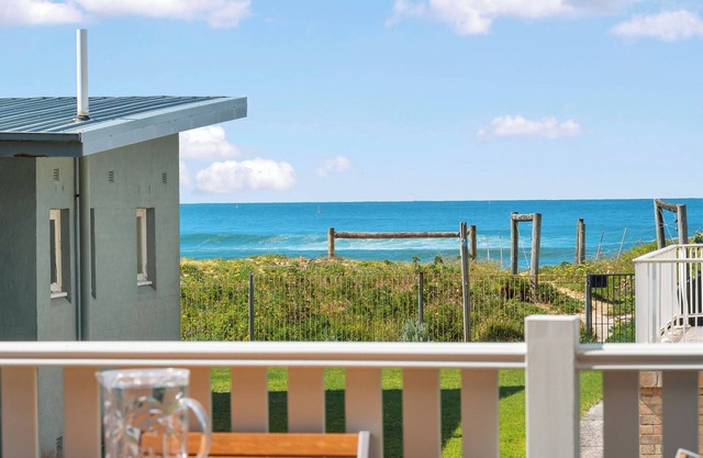 “Elenora #2” – Beachfront Apartment