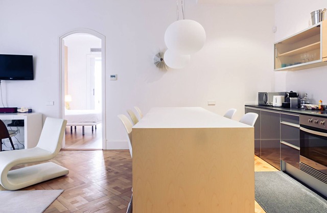 Eliseos Luxury Apartment