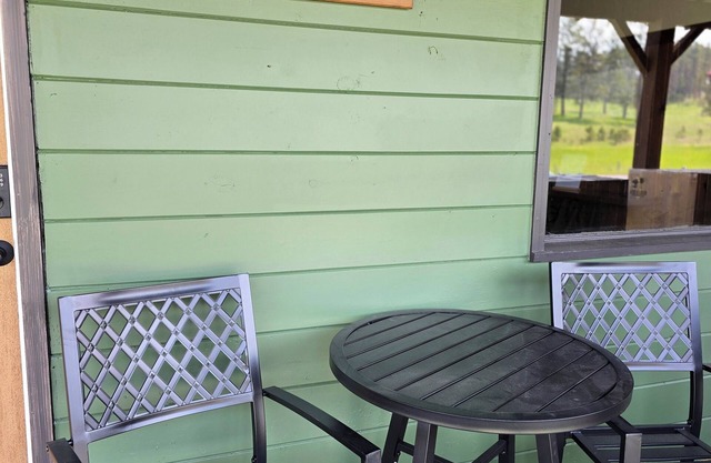 Elk Ridge Suite- Charming 2-bedroom suite just minutes from Custer with WiFi