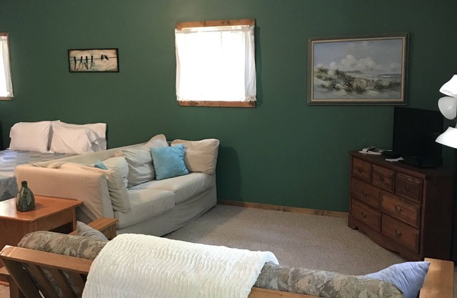 Ellis Lake Resort - Willow Suite- Interlochen/Traverse City
