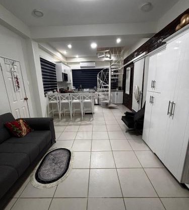 Elm's Secret Nest, Westmoorings-2 Bedroom Suite and Pool