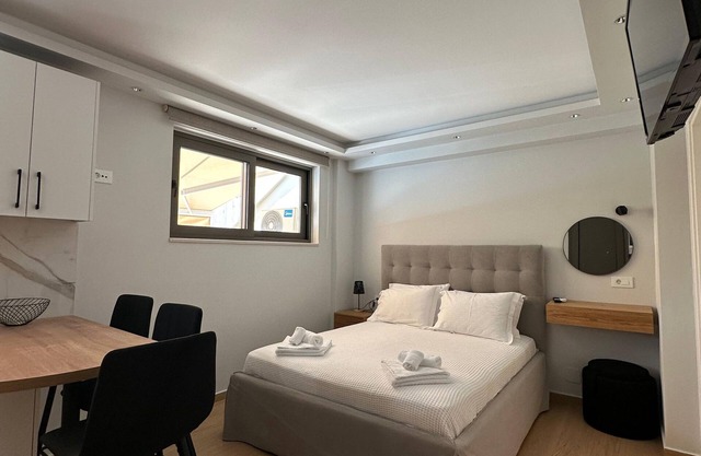 Elpida Luxury Apartments & Suites