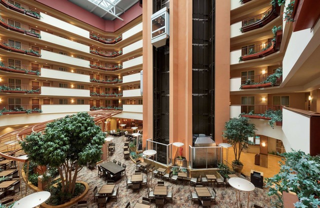 Embassy Suites Omaha-La Vista/Hotel & Conference Center