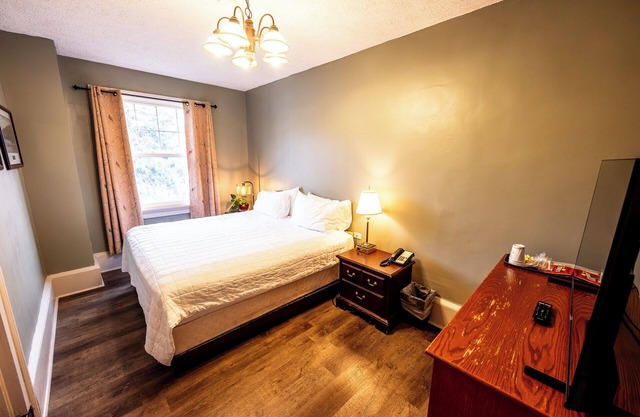 Embrace Nature in a Charming Historic Escape Nestled in the Pocono Mountains