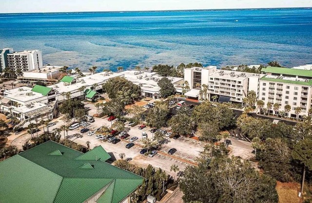 Emerald Coast Escape: 2BR Villa at Bay Club of Sandestin