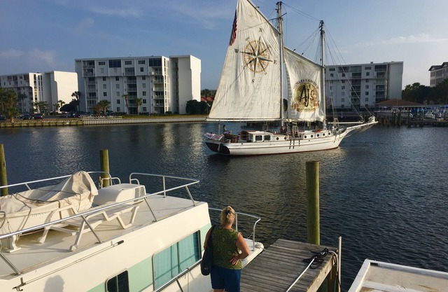 Emerald Coast Houseboat