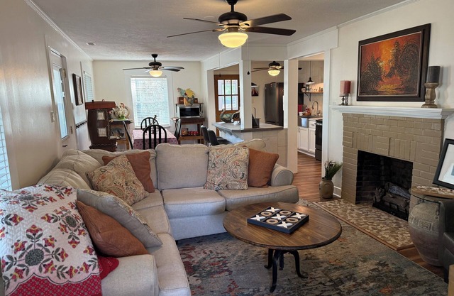 Emerald Isle, Atlantic Beach and more. Cottage convenient to beaches. Waterview