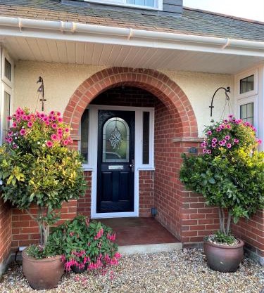 En-suite nook near forest & sea, great value with fridge, microwave and TV