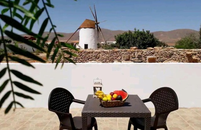 Encantadora casita con molino y piscina