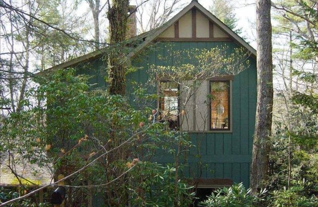 Enchanted Cottage - Private, Peaceful, and Only 5 Minutes to Main Street