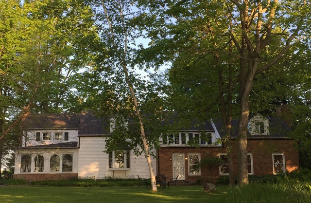 Enchanted Lake Estate ON LAKE MICHIGAN/3600sqft Home/300ft of Lake Bluff/3 acres
