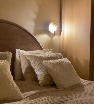 Enchanting 1BR w/King Bed in Unbeatable Location