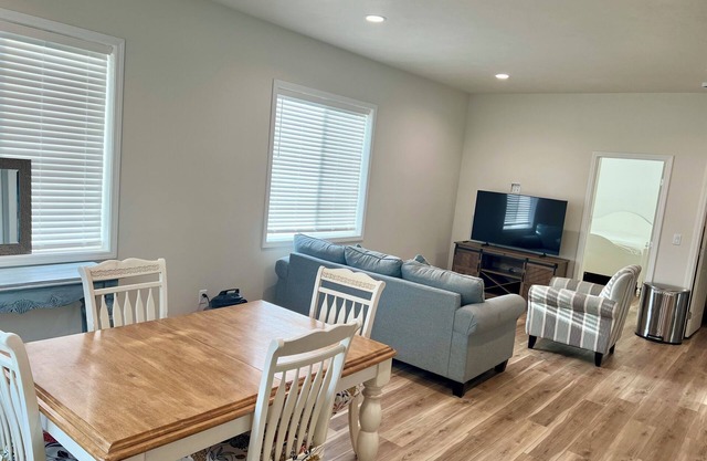 Enchanting 2-bedroom apartment with stunning views and AC in Idaho Falls