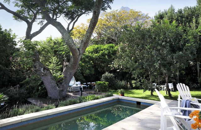 Enchanting 4 bed/4bath just one block from the beach, in private secluded garden