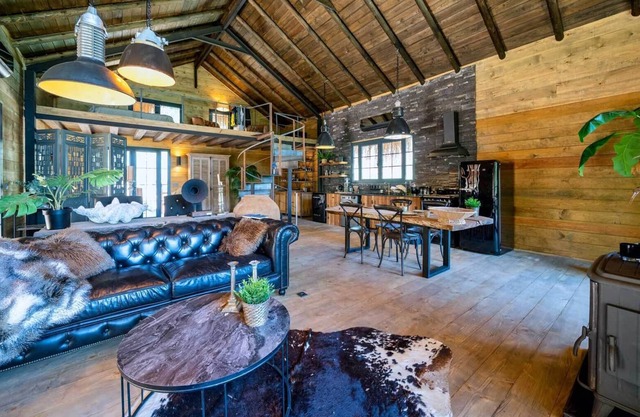 Enchanting Forest Cottage with Lake View