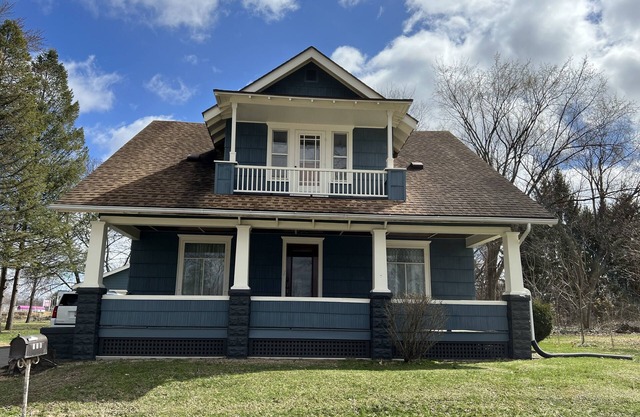 End of season discounts! Walking distance to campus trolleys,not owner occupied!