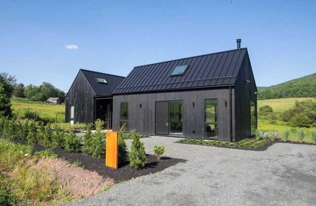 Endless Meadow House: Sweeping Views | Scandi