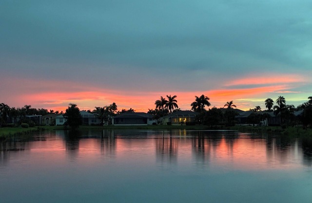 Endless Summer, Gorgeous Sunsets! Spacious Lakefront 4/3 with pool and spa!