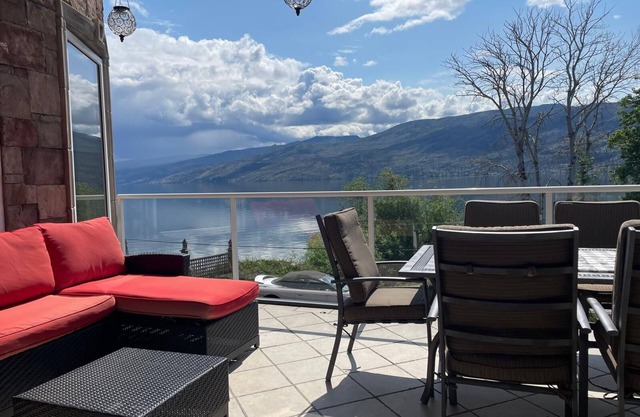 Endless Views by the Lake