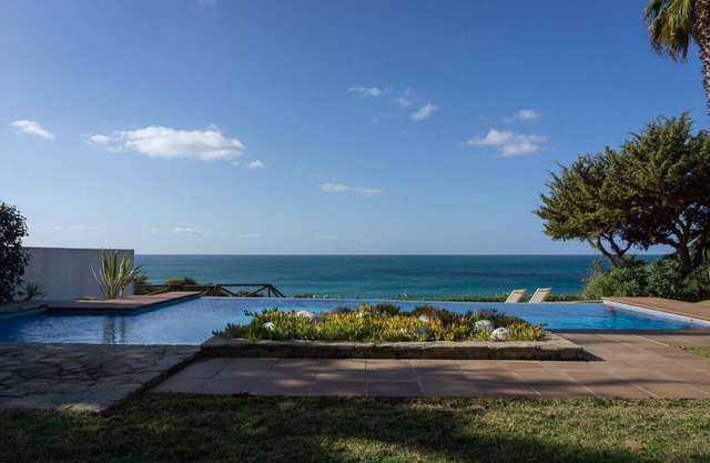 Enebros y Mar. Stylish beachfront property