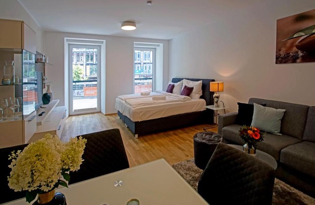 English Theater Apartment at Rathaus