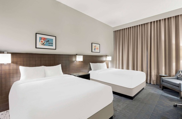 Enjoy a Hassle-Free Stay! 3 Posh Units, Close to Bee Cave Sculpture Park