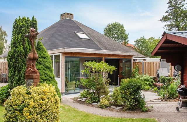 Enjoy a nice vacation in this vacation home.