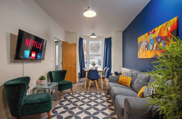 Enjoy a relaxing summer stay in our spacious 4-bed home in the heart of Southampton